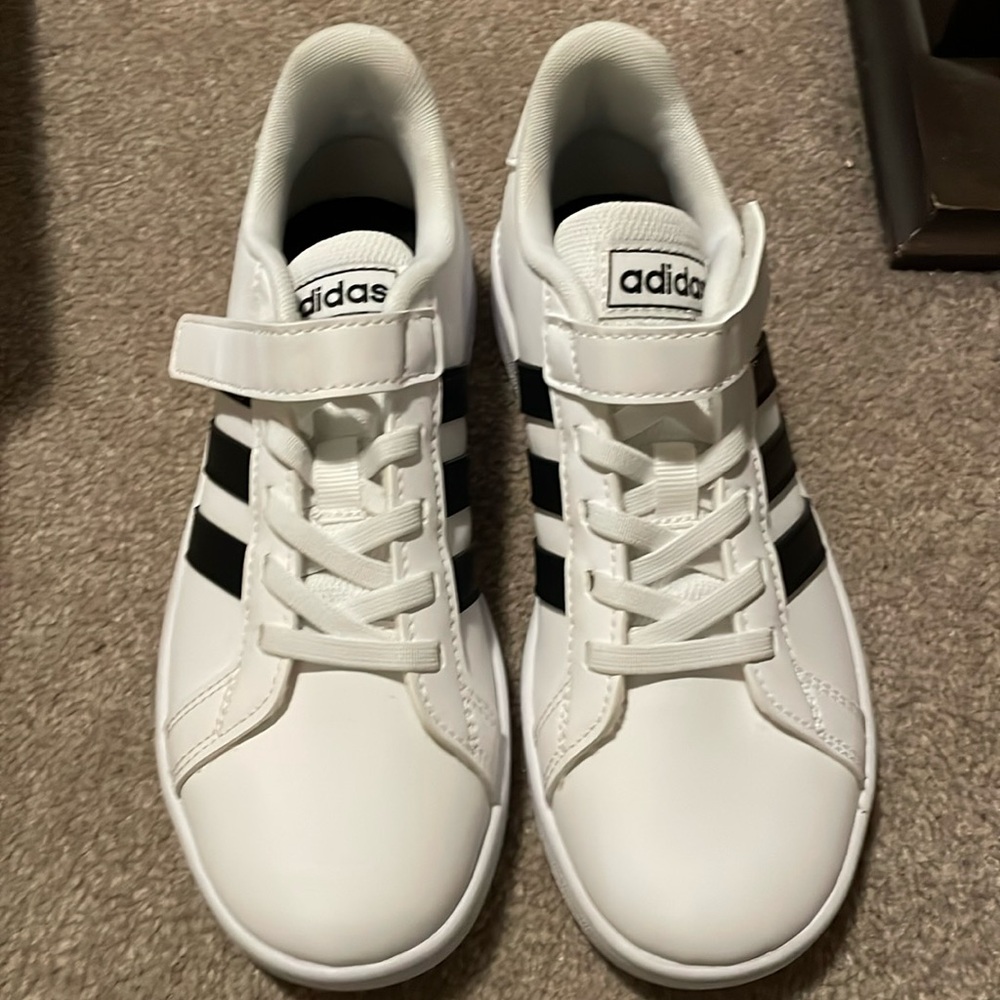 Brand new addidas grand court c sneakers